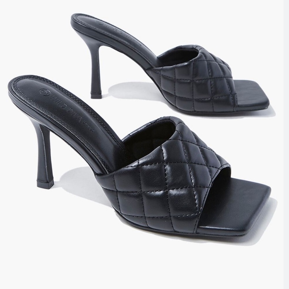 NIB - Wild Diva Lounge square toed heels - size 10